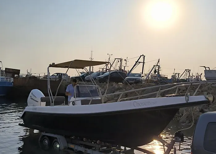 Chosen Boat Trip By T 船屋 Vlorë